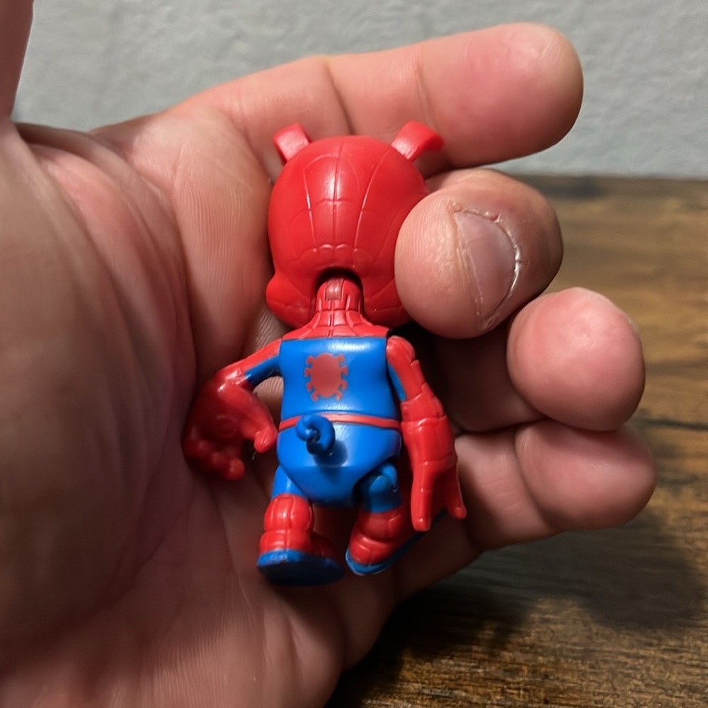 Superhero Action Figure Set - Red and Blue - Picture 7 of 10